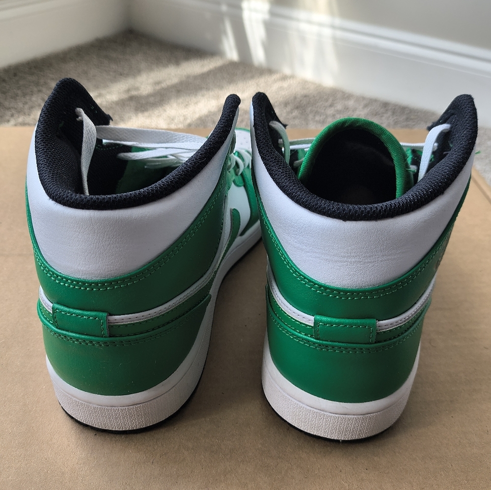 Air Jordan 1 "Lucky Green" Size 9M - 10.5W - Picture 4 of 6